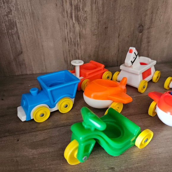 Vintage Fisher Price Airplane Wagon Horse Tricycle Vehicles Little People 13 Pc - Picture 3 of 4